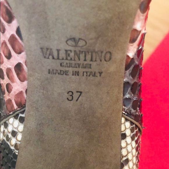 Valentino Garavani knee-high pull-on python leather boots - Picture 7 of 8